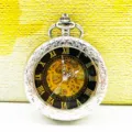 Montre de poche mécanique squelette argentée ancienne avec boîtier orné et chiffres romains. - Argent