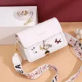 Witte Dames Schoudertas Leuke Geborduurde Hond Mini Crossbody Tas met Brede Band - Wit