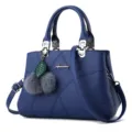 Modieuze blauwe handtas voor dames PU leer schoudertas crossbody tas met pluche bal - Saffierblauw