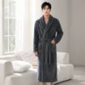 Dikke donkergrijze flanellen badjas voor heren met verticale ribstructuur voor de winter - XL / Robe / Grijs met schuine strepen (Heren)