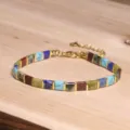 Vue détaillée d'un bracelet en perles Tila colorées fait main au style rétro ethnique - Tila 5