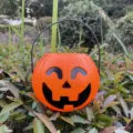 Halloween pumpkin candy bucket handheld plastic jack-o-lantern trick or treat decor props. - Color Flashing - Smiling Face Pumpkin Jar / 16cm
