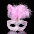 Rosa Feder Maskenball Maske, venezianische Spitzen Partymaske mit Edelstein Variante. - Rosa