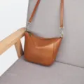 Borsa a tracolla a mezzaluna in vera pelle marrone donna casual minimalista da lavoro. - giallo limone