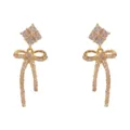 Elegante goldene Schleifen-Ohrringe mit funkelnden Zirkonia Steinen, ideal für luxuriöse Mode. - Zirkonia Rautenform Schleife Ohrringe (Gold) / Gold