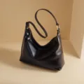 Borsa a spalla nera in pelle, elegante borsa casual da donna per il lavoro con anello metallico. - Nero