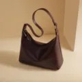 Elegante borsa a tracolla bordeaux da donna, borsa in pelle alla moda per il lavoro. - Caffè