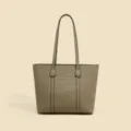 Borsa tote in pelle taupe da donna, con dettagli in rilievo coccodrillo e pelle martellata. - Kaki