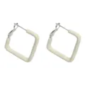 Chic orecchini a cerchio quadrati bianchi, design geometrico smaltato minimalista per moda. - Orecchini a Cerchio Quadrati in Smalto / Bianco
