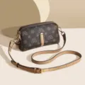 Borsa a tracolla marrone chic da donna, piccola borsa per telefono con tracolla in pelle regolabile. - Caffè