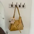 Bolso tote mochila de hombro amarillo de gran capacidad para mujer con osito de peluche. - Amarillo con Colgante