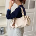 Damen beigefarbene Schultertasche mit Kordelzug und Anhängern grosse Kapazität Tote - Khaki Mit Anhänger / Khaki