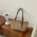 Vintage καφέ σουέτ τσάντα tote για γυναίκες με μεταλλικά τρουκς και μεγάλη χωρητικότητα. - Χωρίς μενταγιόν / Βερικοκί