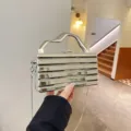 Borsa da sera a tracolla metallica argentata con manico originale e catena chic. - Stile 2 / Argento