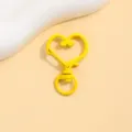 Gele hartvormige karabijnhaak sleutelhanger DIY sieraden accessoire metalen haak detail. - Geel