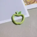Gedetailleerde opname van groen appel vorm veerring sleutelhanger hanger DIY sieraden 90 - Appel met Veerringslot / Lichtgroen