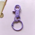 Detail paarse metaal karabijnhaak sleutelhanger, kleurrijke hondhaak voor diy accessoire bedels. - Paarse karabijnsluiting met 30 mm splitring