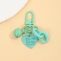 Détail de porte-cle vert menthe mignon avec pendentif coeur et cloche pour sacs et accessoires. - Vert clair