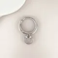 Zilverkleurige zinklegering ronde veerring, tas hardware accessoire detailopname. - D Vears Gesp / Zilver