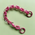 Dettagli catena in acrilico rosa e trasparente, anelli a molla in metallo per borsa. - Catena Rosso Rosa