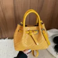 Borsa a secchiello intrecciata gialla da donna borsa a mano elegante tracolla casual fibbia - Giallo