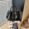 Borsa a secchiello intrecciata nera da donna elegante borsa a tracolla moda chic - Nero