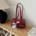 Sac à épaule rouge à pois blancs pour femme, élégant sac cabas tendance avec poches transparentes. - Avec Charme / Rouge