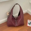 Bordeauxrode PU geweven lederen schoudertas vrouwen chique hobo tote minimalistische handtas - Rood