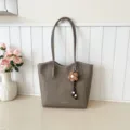 Γκρι τσάντα shopper μεγάλης χωρητικότητας για γυναίκες, casual φθινοπωρινή τσάντα ώμου. - Με μενταγιόν λουλούδι / Γκρι ελέφαντα