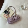 Stijlvolle paarse schoudertas voor dames, trendy okseltas met handige voorzak voor onderweg. - Paars