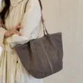 Σkούρα γκρίζα τσάντα shopper από συνθετικό σουέτ, μεγάλη κομψή τσάντα ώμου για γυναίκες. - Γκρι
