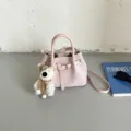 Bolso cubo rosa de cuero PU para mujer, elegante bolso de hombro cruzado casual con oso. - Con Colgante / Rosa