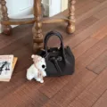 Bolso de mano de cuero tejido marrón oscuro con asa de nudo, bolso de hombro elegante. - Con Colgante / Café