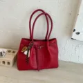 Red woven leather tote bag large capacity casual shoulder bag for women daily commuting. - Red with Pendant