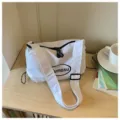 Weißer Canvas Dumpling Umhängetasche, lässige Pendler Schultertasche mit verstellbarem Gurt. - Gebrochenes Weiß