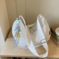 Borsa a tracolla dumpling bianca casual da donna, borsa hobo leggera con portachiavi colorato. - Con Ciondolo / Bianco avorio