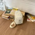 Γυναικεία casual νάιλον τσάντα στήθους, κομψή, ελαφριά και καθημερινή μπεζ τσάντα ταξιδιού - Λευκό