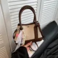 Bolso de mano de lona PU cuero casual elegante bandolera hombro vista de detalle - Estilo Con Colgante / Café con Colgante