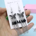 Europese feeststijl strass vlinder oorbellen met glazen kralen en metalen kwastjes voor dames. - Zwarte Strass Vlinder Stijl (EA129) / Vintage Zilver - Zwart