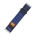 Cinturino per orologio sportivo in nylon blu scuro con linguetta arancione e connettori in metallo. - Modello corto / Blu con connettori argentati