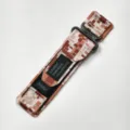 Gedetailleerde opname van tactisch nylon horlogebandje met duurzaam camo weefsel en metalen gesp. - 20mm / Digitale Camouflage