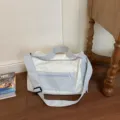 Bolso bandolera informal minimalista con estampado de estrellas y bolsillo delantero con cremallera. - Azul