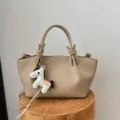 Sac seau bandoulière épaule en cuir texturé minimaliste avec charm cheval adorable. - Khaki Avec Pendentif