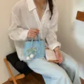 Hellblaue Damen Handtasche Eimer Tasche mit Perlen Tulpen Anhänger stilvolle modische Henkeltasche - Blau Mit Anhänger