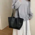 Sac cabas en cuir noir pour femme, grand sac épaule minimaliste pour le quotidien. - Noir