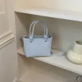Hellblaue stylische Damen Beuteltasche mit modischem Knotengriff und Umhängetasche. - Reguläre Passform / Blau