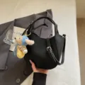 Sac seau noir style coréen femmes nouveau sac à main de luxe bandoulière décontracté en cuir PU - Noir Avec Pendentif
