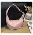 Rosa Leder Hobo Umhängetasche für Damen, modische Achseltasche im Dumpling Stil mit Blumenanhänger. - Rosa (SY2031) / Rosa Mit Anhänger
