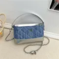 Elegante borsa a tracolla trapuntata in denim con catena argentata e manico da donna. - Argento Senza Ciondolo