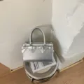Borsa a mano da donna argentata con fiocchi eleganti, borsa a tracolla alla moda per uso quotidiano. - Argento